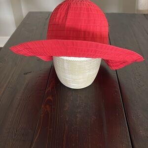 Red Sun hat - great condition - foldable and perfect for travel